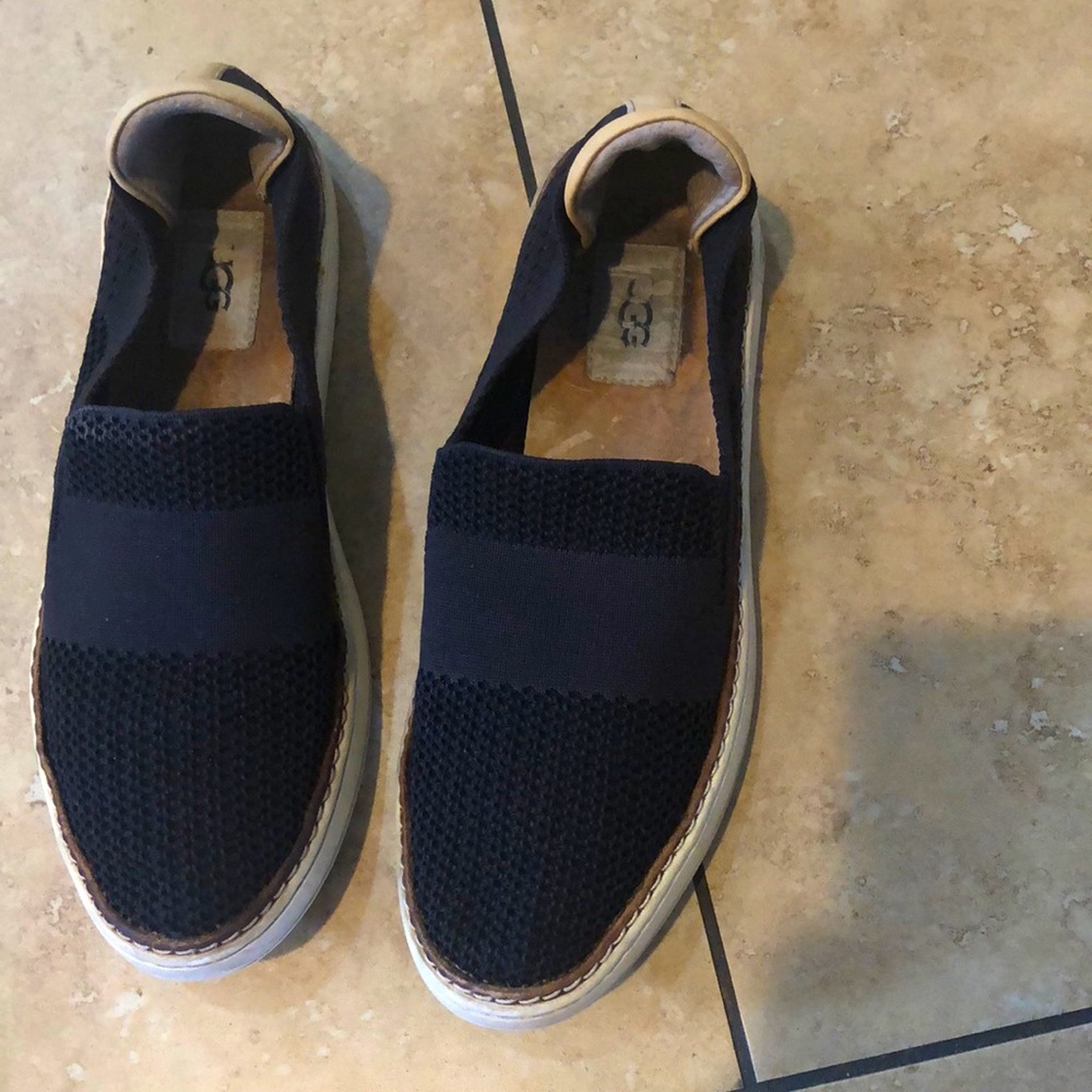 Beautiful UGG shoes size 9 🌺